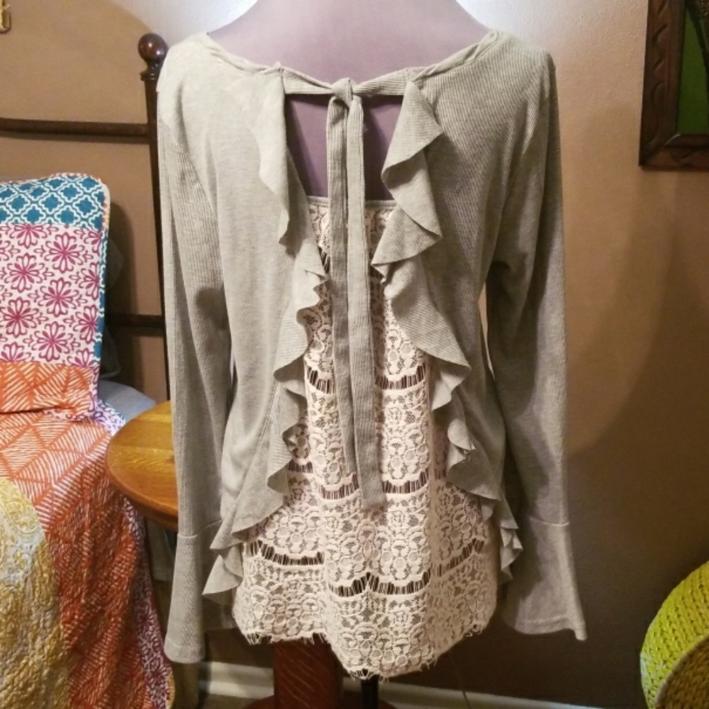 Umgee Lace/Ruffle Back Top L